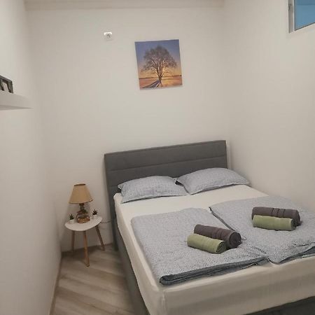 شقة بولا  في Studio Apartman Kristina المظهر الخارجي الصورة
